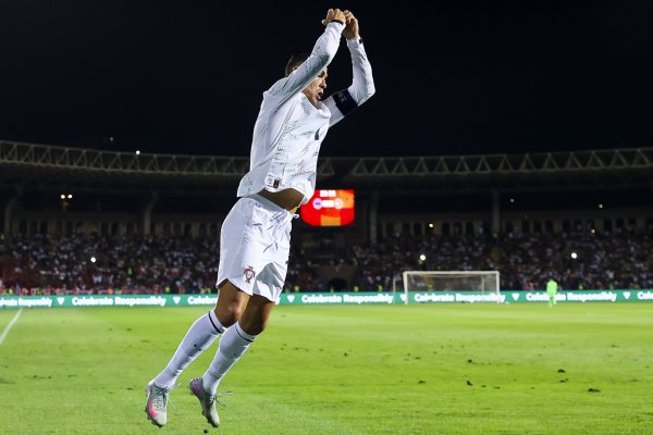 Monster 40 tuổi 😤C Đội tuyển quốc gia của Ronaldo đã ghi 10 bàn trong 10 trận gần đây, giết chết 3 đ