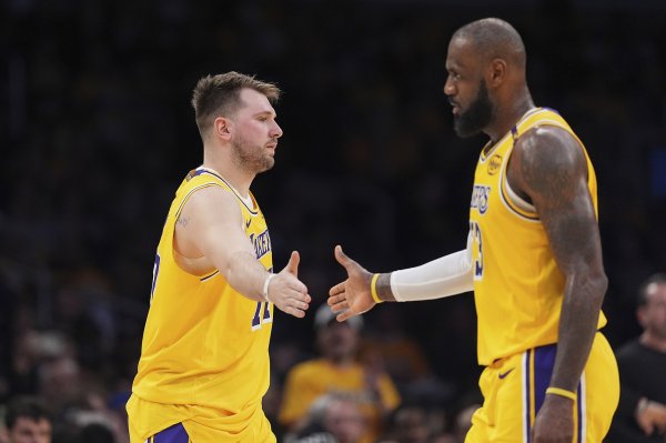 Yang Yi: Lakers cảm thấy lối c